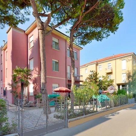 Hotel Flora Capri Cesenatico Exterior foto
